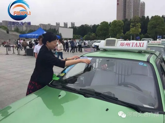 省文明辦專職副主任張曼如，對(duì)愛心助考活動(dòng)的舉辦給予高度評(píng)價(jià)。