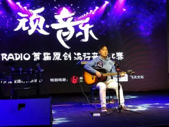 018號《她》 018號《她》