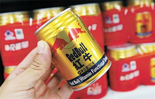 紅牛腹背受敵？