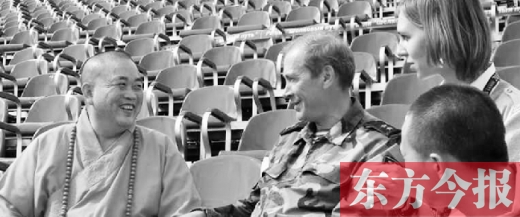 克里姆林宮警衛(wèi)司令謝爾蓋將軍會見釋永信，一同觀看排練