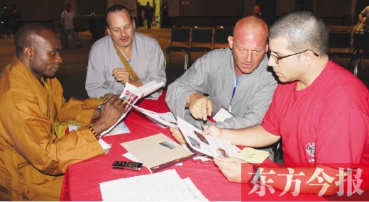 研討會現(xiàn)場，少林洋弟子熱議東方今報報道《大爭之寺》