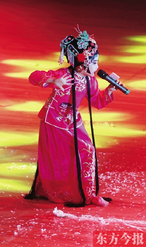 11月16日，《非常6+1》河南區(qū)總決賽現(xiàn)場，入圍選手們上演了一場精彩的比賽