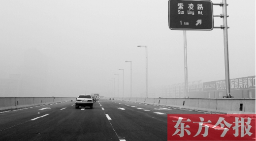 昨天上午，東方今報記者跟隨鄭州市交巡警部門，提前探路已具備通車條件的鄭州市三環(huán)快速路