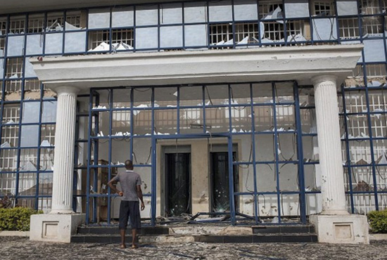 尼日利亞伊斯蘭極端武裝組織“博科圣地”約貝州古杰巴(Gujba)市的農(nóng)業(yè)學(xué)院，射殺數(shù)十名學(xué)生。