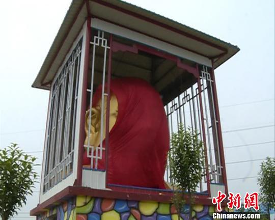 洛陽“大背頭”雕像改換龍頭 洛陽“大背頭”雕像改換龍頭