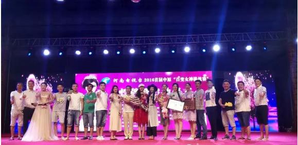 大賽總導(dǎo)演王軍嶺先生親臨現(xiàn)場，為報名點指導(dǎo)工作