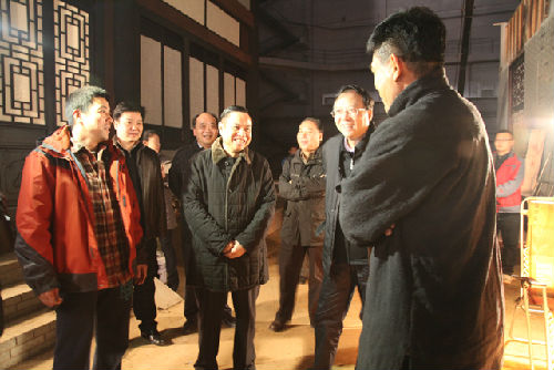 省委常委、常務(wù)副省長(zhǎng)李克視察慰問(wèn)