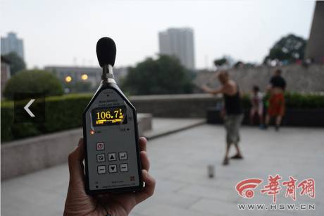 記者實(shí)地檢測廣場舞音響分貝 記者實(shí)地檢測廣場舞音響分貝