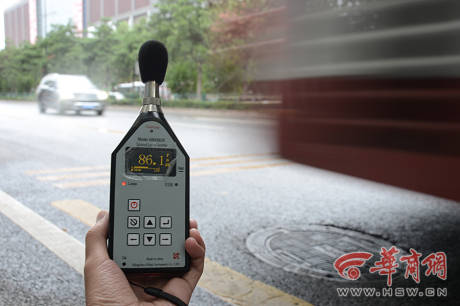 記者實(shí)地檢測廣場舞音響分貝 記者實(shí)地檢測廣場舞音響分貝