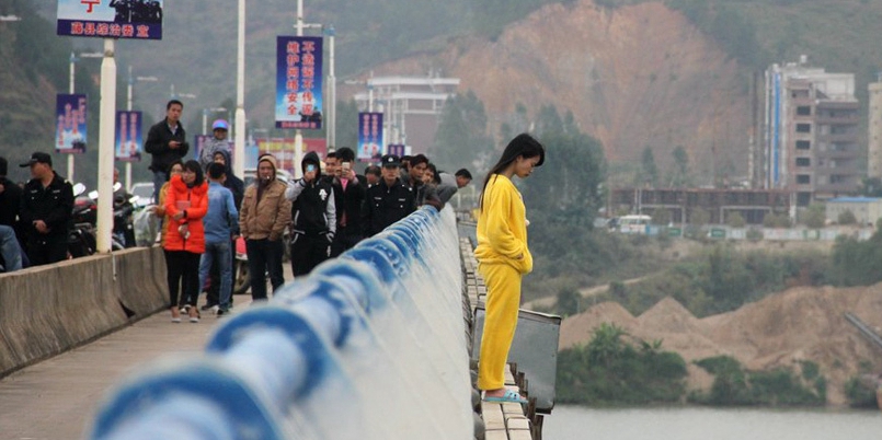 女子跳橋失蹤 網(wǎng)友指責警方處警不當 女子跳橋失蹤 網(wǎng)友指責警方處警不當