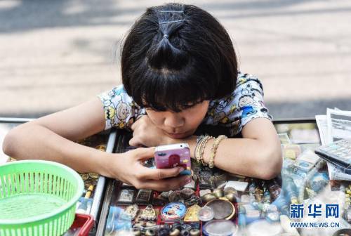 曼谷街頭的護(hù)身符市場 曼谷街頭的護(hù)身符市場