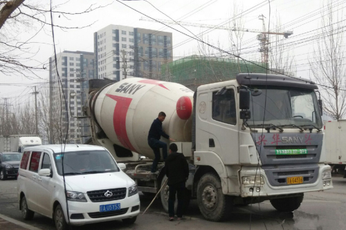 線纜被刮斷影響交通 沈陽昨現(xiàn) 線纜被刮斷影響交通 沈陽昨現(xiàn)