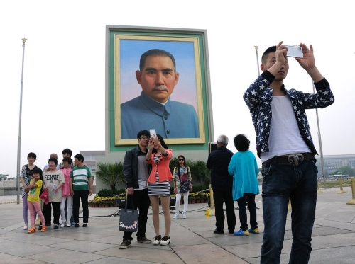 孫中山巨幅畫像亮相天安門廣場 孫中山巨幅畫像亮相天安門廣場