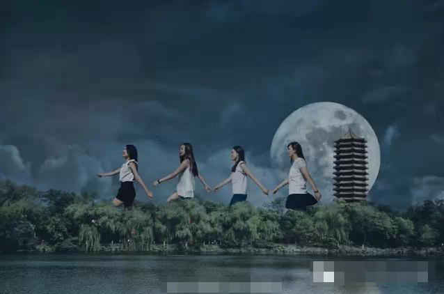 大學(xué)畢業(yè)爭拍創(chuàng)意照 北大女生化身巨人 大學(xué)畢業(yè)爭拍創(chuàng)意照 北大女生化身巨人