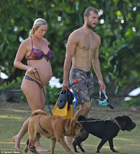 獨臂沖浪高手當(dāng)媽媽 獨臂沖浪高手當(dāng)媽媽