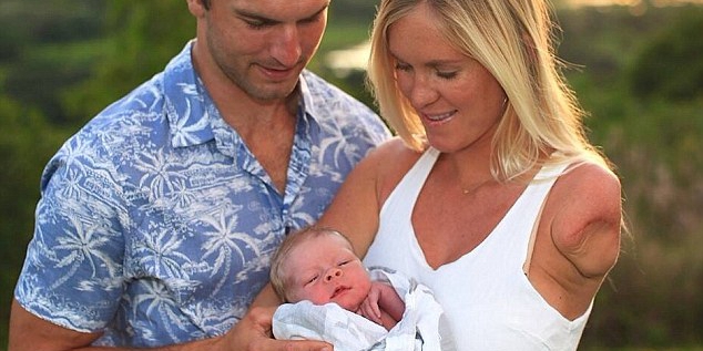 獨臂沖浪高手當(dāng)媽媽 獨臂沖浪高手當(dāng)媽媽