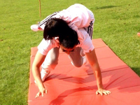 陸毅攜女參加親子運動會同做游戲 陸毅攜女參加親子運動會同做游戲