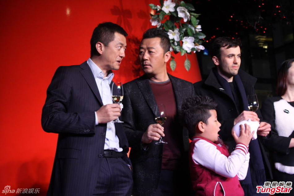 李亞鵬、郭濤父子相活動(dòng)