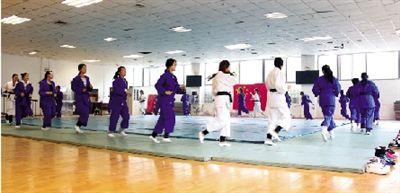 鄭大開(kāi)“女子防身術(shù)課”