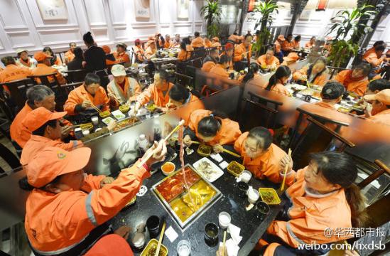 火鍋店閉門(mén)謝客 專門(mén)宴請(qǐng)180位環(huán)衛(wèi)工