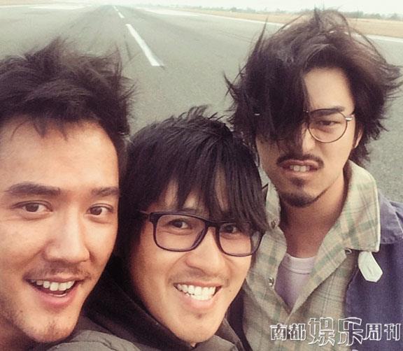 工地生活三人行。