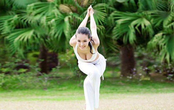 圖為瑜伽教母性感寫真。