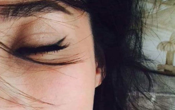 蔣勤勤吊帶美照。