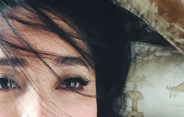 蔣勤勤吊帶美照。