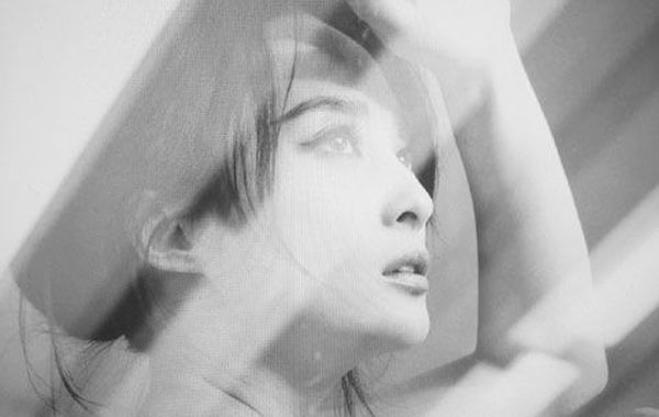 蔣勤勤吊帶美照。