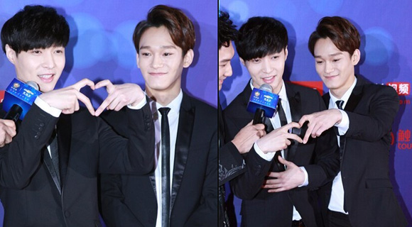 EXO成員張藝興和金鐘大作為代表上臺(tái)領(lǐng)獎(jiǎng)，最受歡迎組合獎(jiǎng)也是實(shí)至名歸。