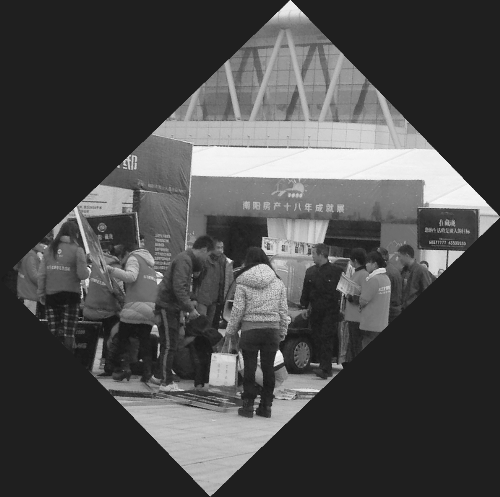 試駕電動(dòng)汽車肇事現(xiàn)場(chǎng)