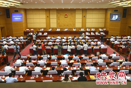 7月29日下午，河南省十二屆人大常委會(huì)第九次會(huì)議召開(kāi)關(guān)于職業(yè)教育專(zhuān)題詢(xún)問(wèn)會(huì)。