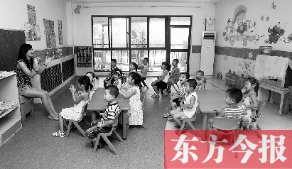 一所幼兒園的老師在給孩子們上課 一所幼兒園的老師在給孩子們上課