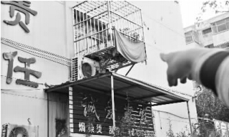 發(fā)生矛盾的一二樓鄰居，喇叭就安裝在二樓窗口。