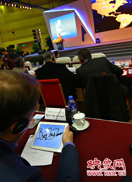 世界旅游城市市長聯(lián)盟簽名成立。