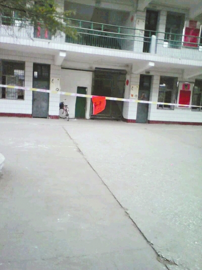 危樓周?chē)鹁渚€ 危樓周?chē)鹁渚€