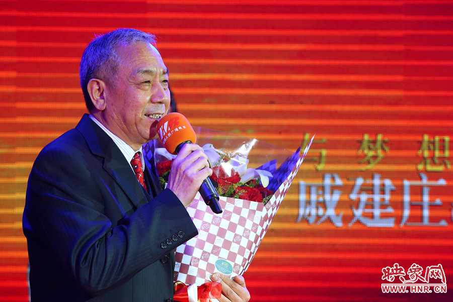 戚建莊向詩歌愛好者表達謝意。