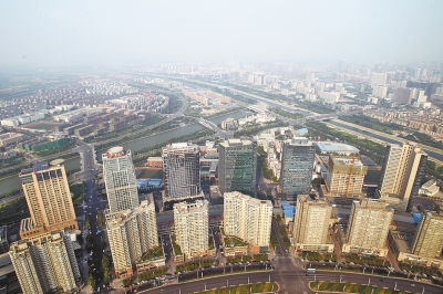 不少網(wǎng)友認(rèn)為，不動產(chǎn)統(tǒng)一登記會使房價下跌。