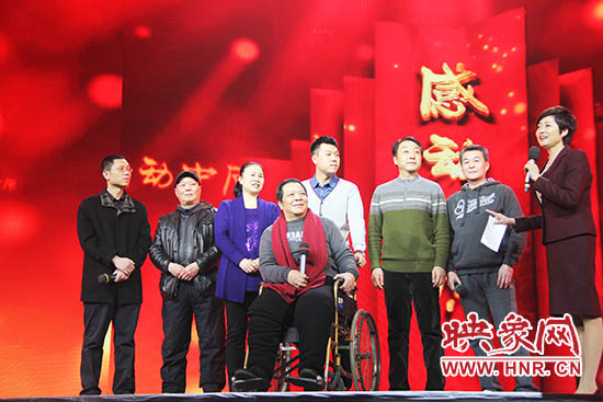 接力照顧高位截癱患者高新海的“隴海大院”愛心集體鄰居們。