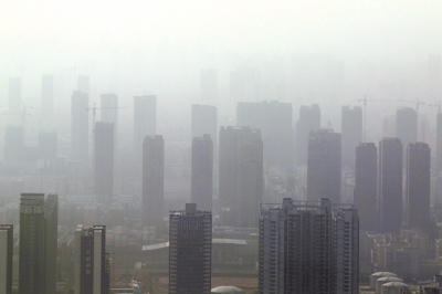 霧霾治理，任重道遠(yuǎn)。記者 洪波攝