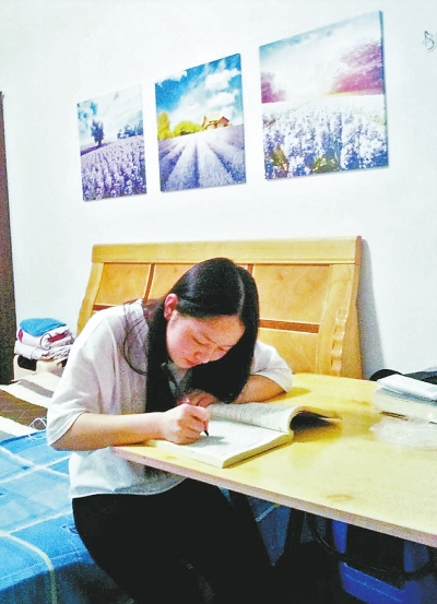 周口籍女大學(xué)生暑假兼職8份家教 用努力改變生活 周口籍女大學(xué)生暑假兼職8份家教 用努力改變生活