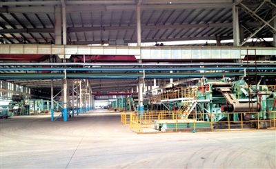 12月4日，三峽全通一個(gè)閑置的車間內(nèi)，落滿厚厚的塵土。