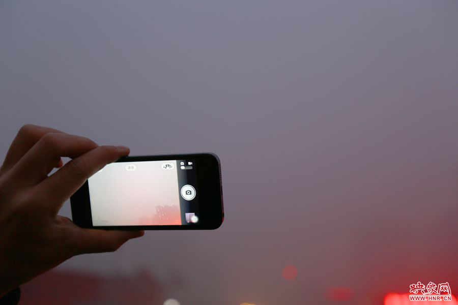 今天的鄭州不適合戶外自拍 今天的鄭州不適合戶外自拍