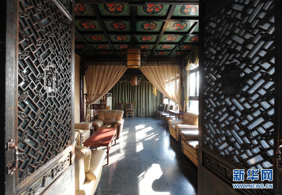 　“停業(yè)調(diào)整”的北海公園內(nèi)高檔餐廳上林苑內(nèi)部一角（1月15日攝）。