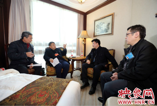 朱夏炎視察映象網(wǎng)全國(guó)兩會(huì)北京演播室 寄語(yǔ)爭(zhēng)做第一 朱夏炎視察映象網(wǎng)全國(guó)兩會(huì)北京演播室 寄語(yǔ)爭(zhēng)做第一