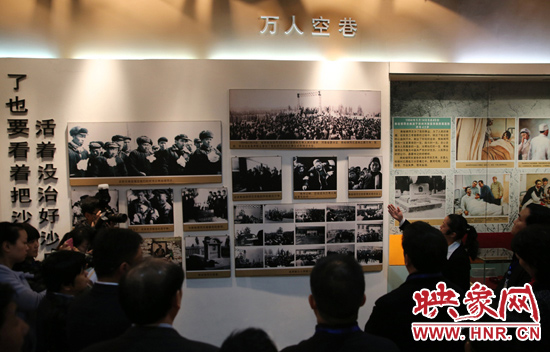 在焦裕祿紀(jì)念館，參觀的人絡(luò)繹不絕，一批批來(lái)自全國(guó)各地的黨員干部前來(lái)學(xué)習(xí)焦裕祿事跡