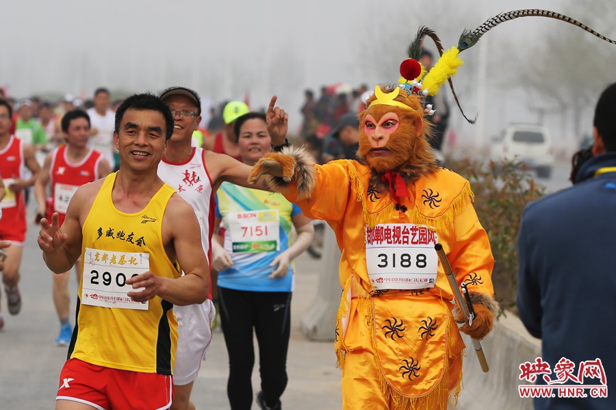 “大圣”不翻跟斗改長(zhǎng)跑了。