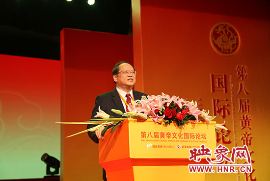 臺灣大學(xué)哲學(xué)系教授、美國耶魯大學(xué)哲學(xué)博士傅佩榮做演講