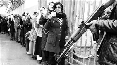 4月5日，阿富汗總統(tǒng)大選投票工作進行