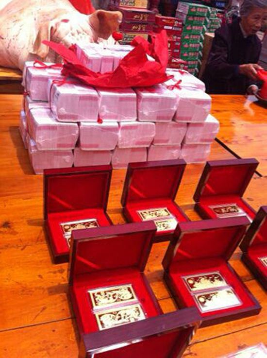 浙江臺州土豪娶妻引側(cè)目:288萬現(xiàn)鈔 金條十幾根 浙江臺州土豪娶妻引側(cè)目:288萬現(xiàn)鈔 金條十幾根